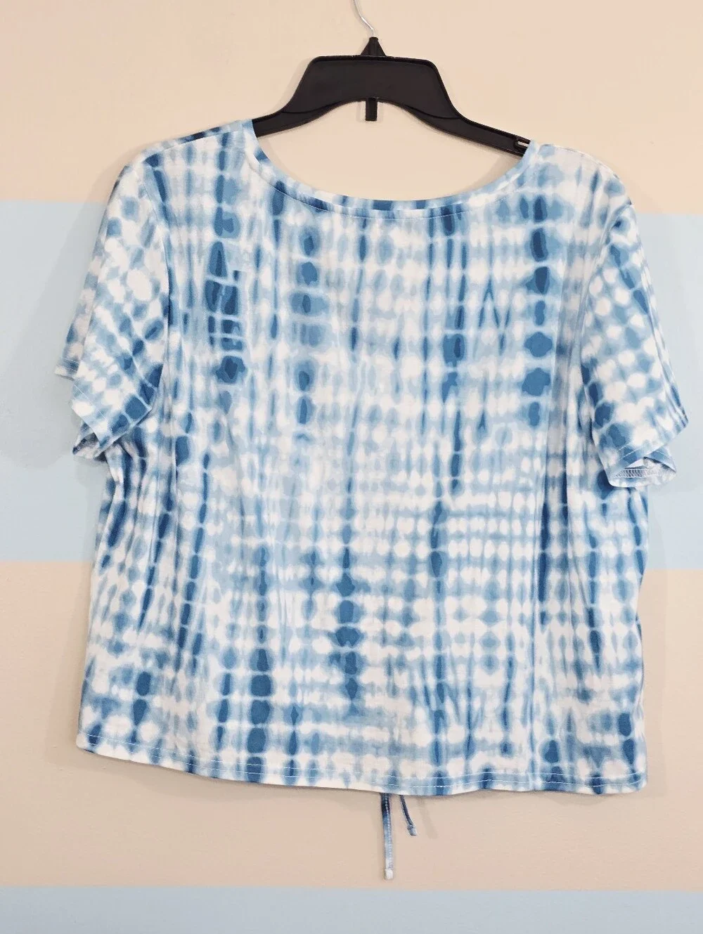 BCBGeneration Blue Tie-Dye V-Neck Drawstring Tee - Picture 5 of 8
